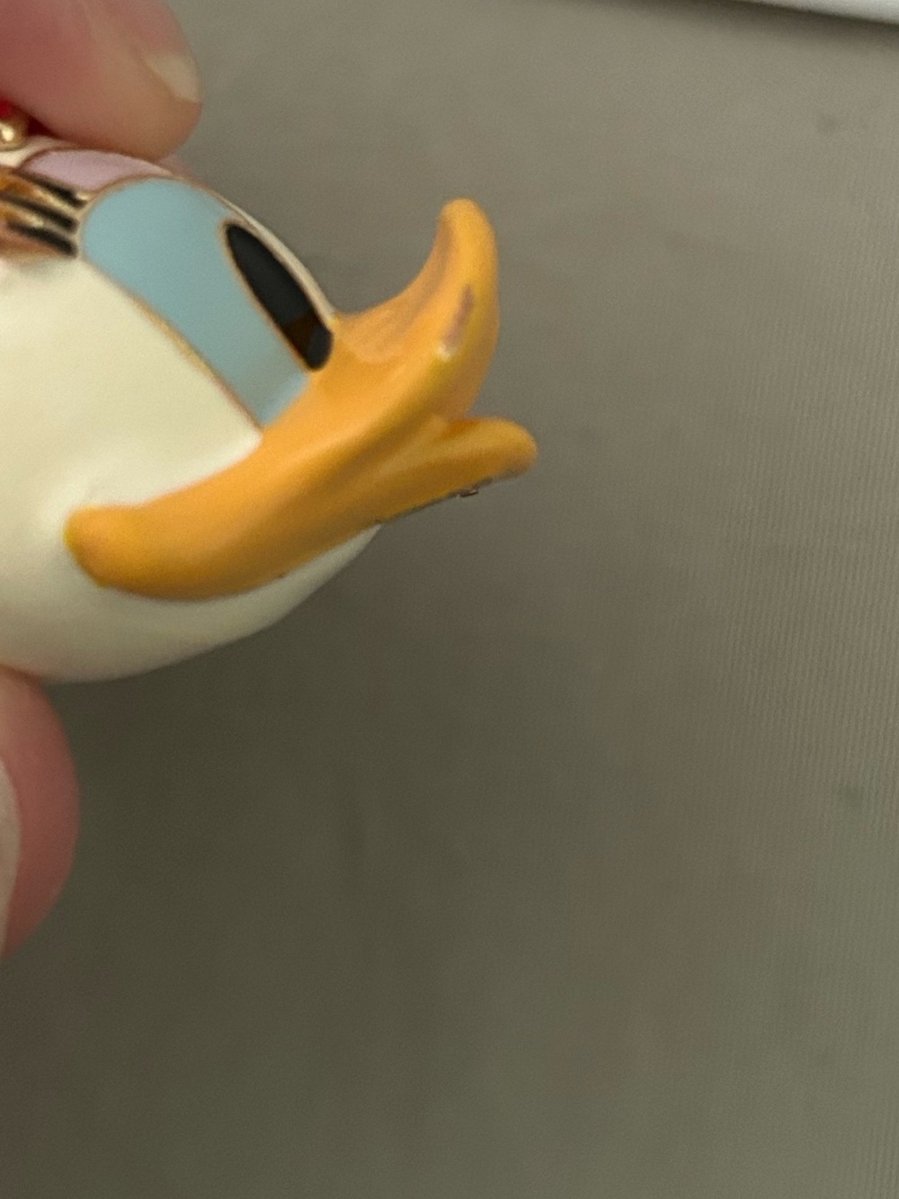 Baublebar Disney summer Daisy Duck Enamel Keychain Bag Charm in Coral flowers - Picture 4 of 4
